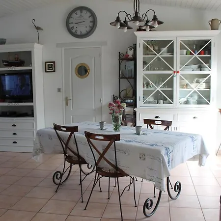 Villa Bord De Spacieuse Piscine Chauffe Privative *
