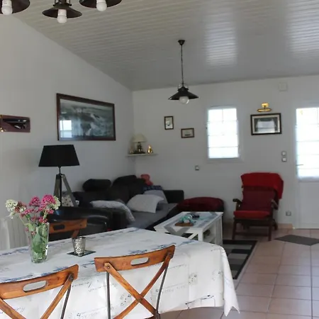 Villa Bord De Spacieuse Piscine Chauffe Privative *